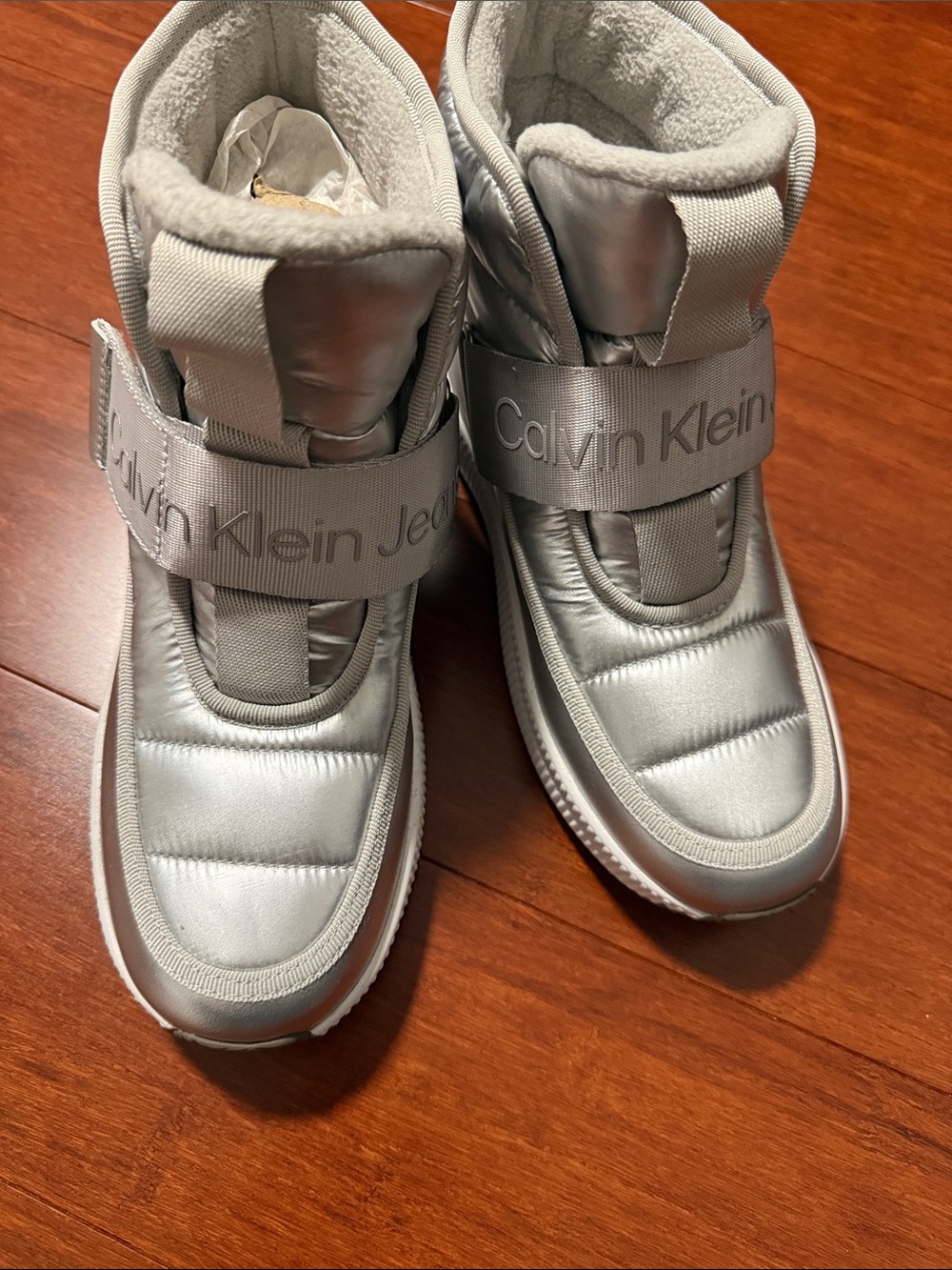 Calvin Klein Metallic Silver women’s Puffer Winter Boots size 7 1/5 m